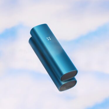 Pax 3 Complete Kit Limited Edition Ocean Blue in the sky
