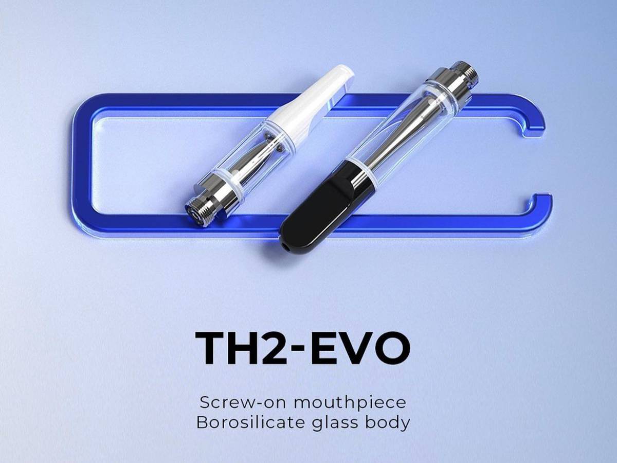 CCELL TH2-EVO x2 0.5ml white 1ml black Screw-on mouthpiece Borosilicate glass body blue background