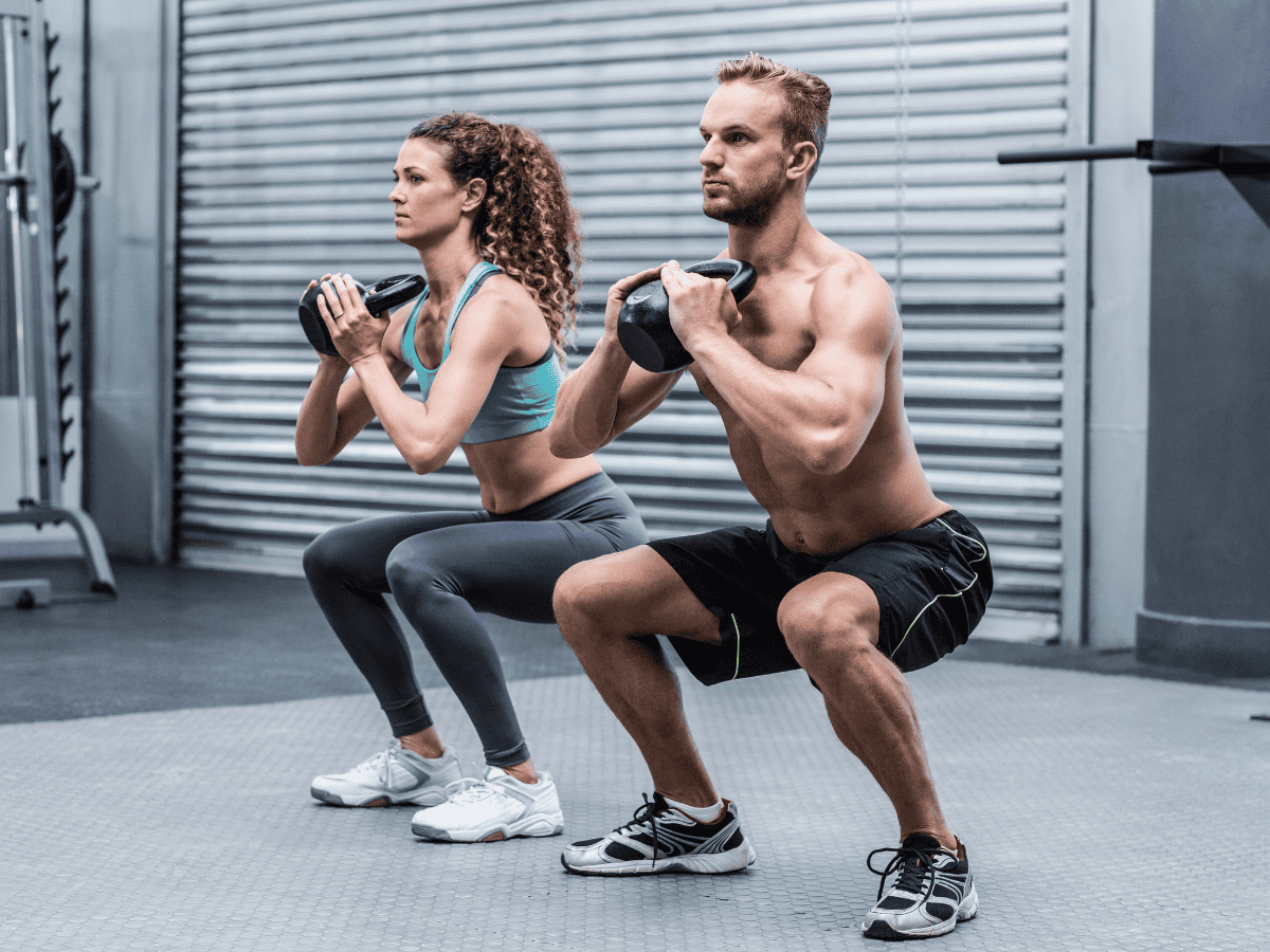 Man and woman exercising with dumbells, demonstrating the usage of CBD in sport